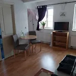 Zum S C H M U C K Giebel - & 3*