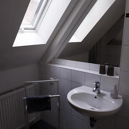 Zum S C H M U C K Giebel - &