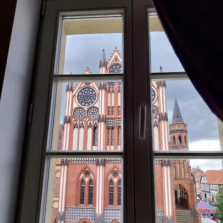 Zum S C H M U C K Giebel - & 3* Tangermünde