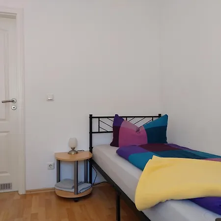 Zum S C H M U C K Giebel - & 3* Tangermuende