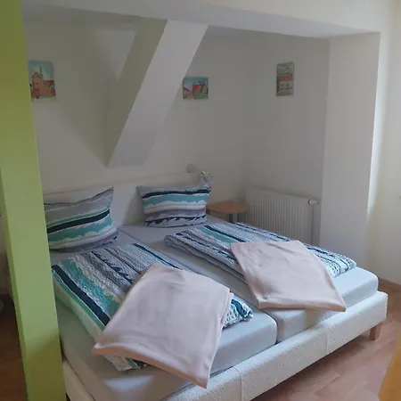 Zum S C H M U C K Giebel - Pension&fewo