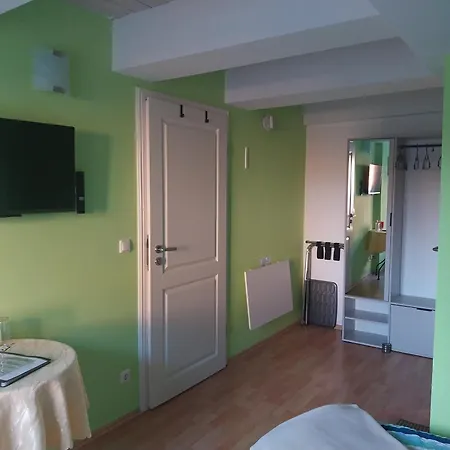 Zum S C H M U C K Giebel - & Guest house Tangermuende