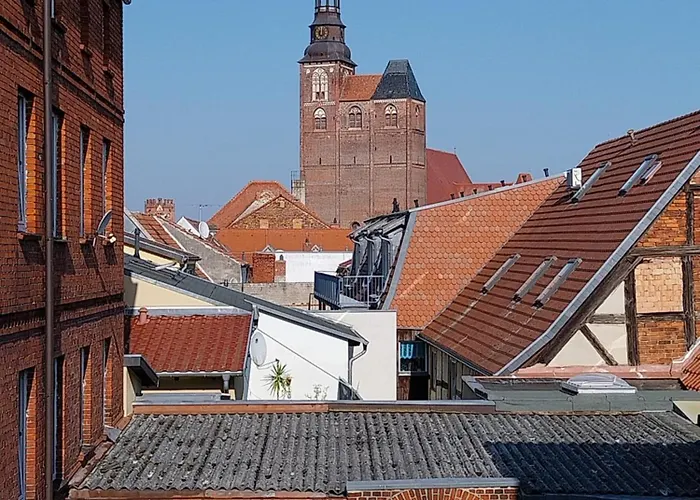 Gasthof Zum S C H M U C K Giebel - Pension&fewo Tangermünde