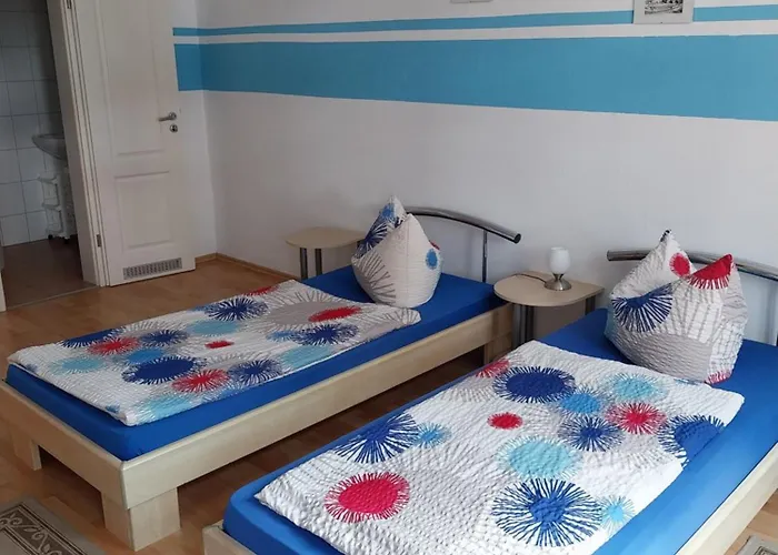 Zum S C H M U C K Giebel - Pension&fewo Gasthof