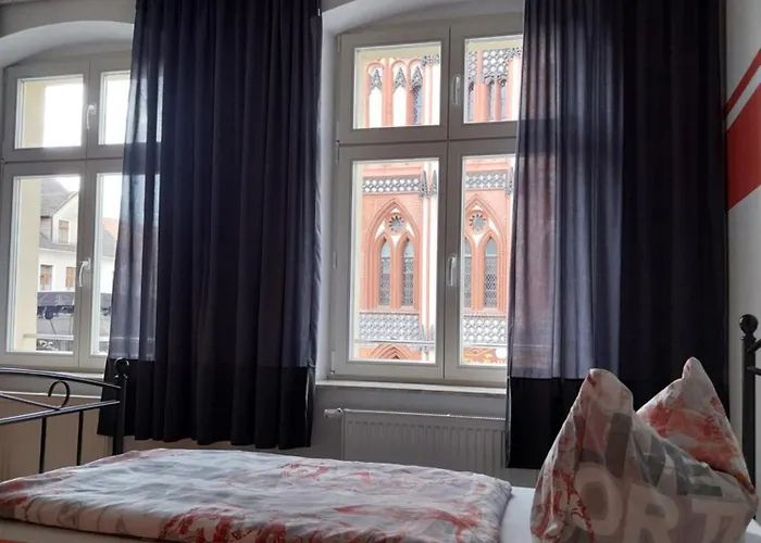 Zum S C H M U C K Giebel - Pension&fewo Tangermünde