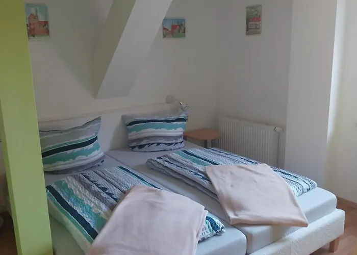 Zum S C H M U C K Giebel - Pension&fewo